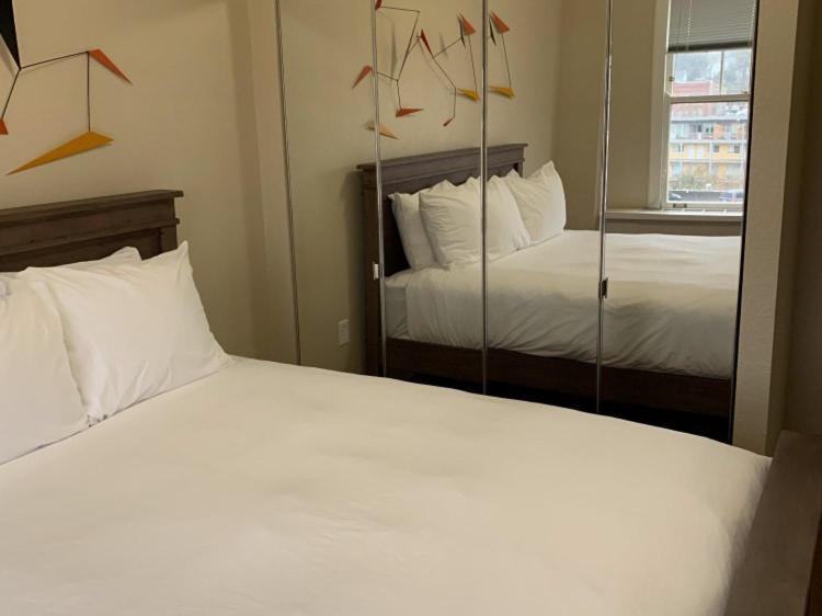 Hotel Leo 贝灵厄姆 外观 照片